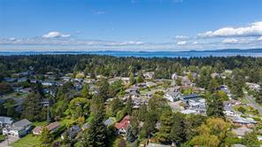 3900 Cadboro Bay Rd