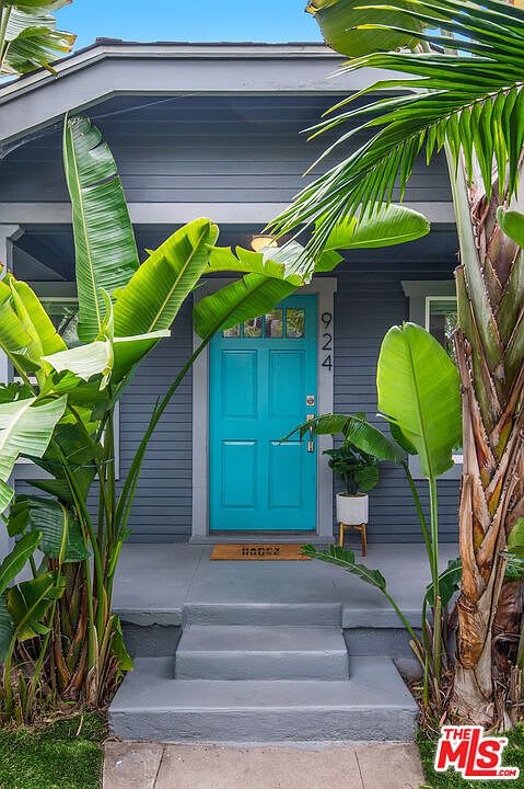 924 Superba Ave