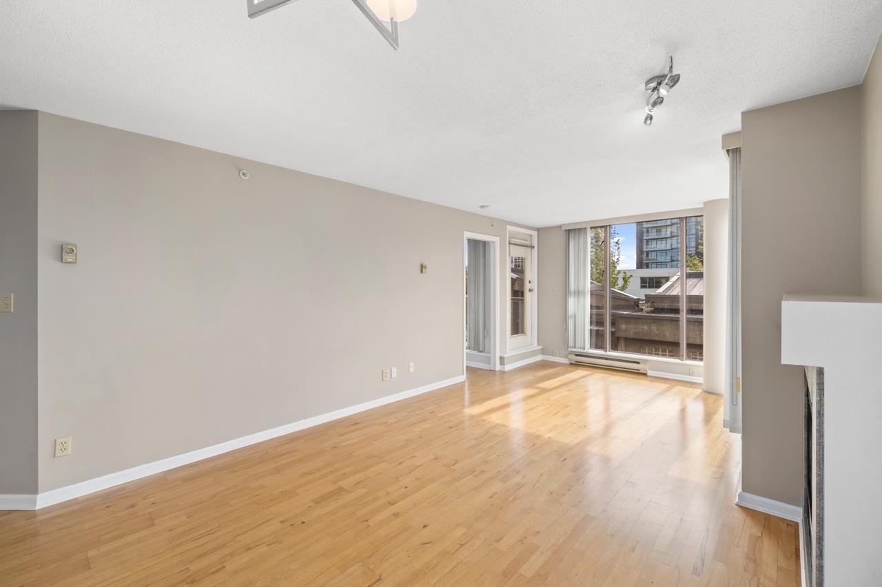 405-1633 W 8th Ave