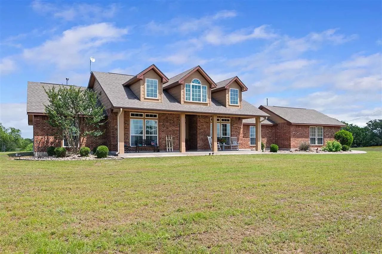 327 Oak Ridge Trl