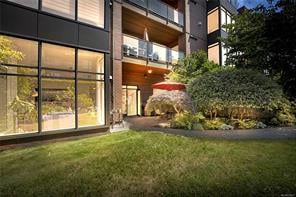 104-300 Waterfront Cres