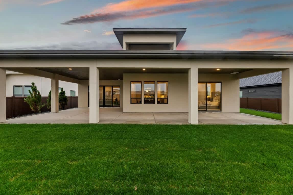 Modern Craftsman at the Base of the Star Foothills