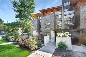 5-991 McKenzie Ave, Saanich