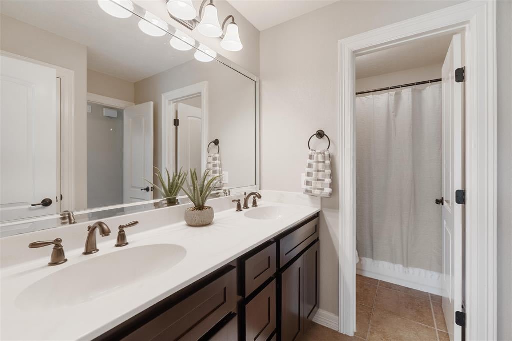 3252 Rolling Valley Ln