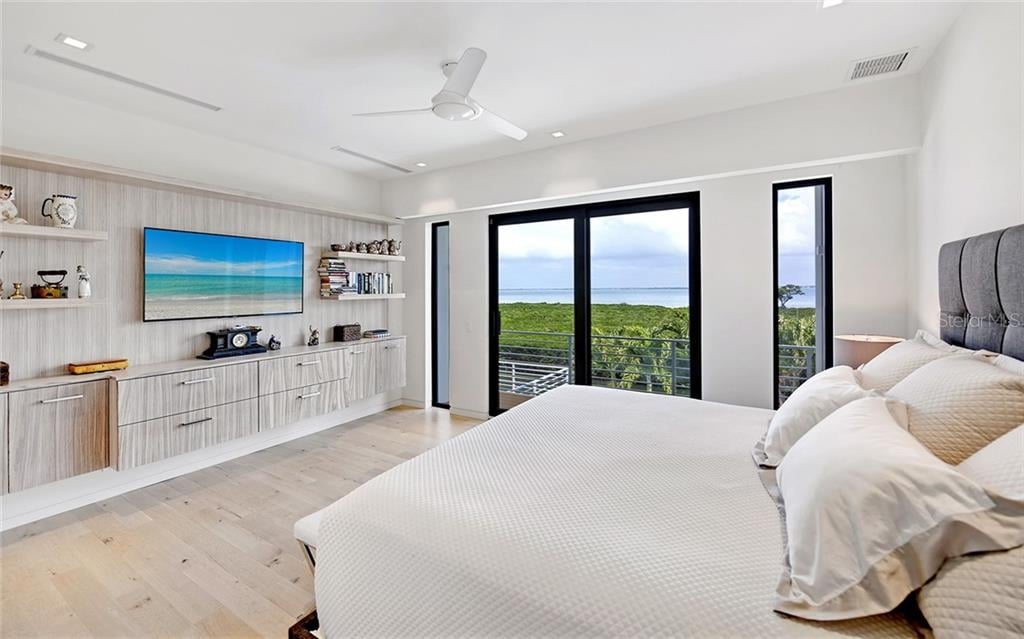 1580 Harbor Cay Lane