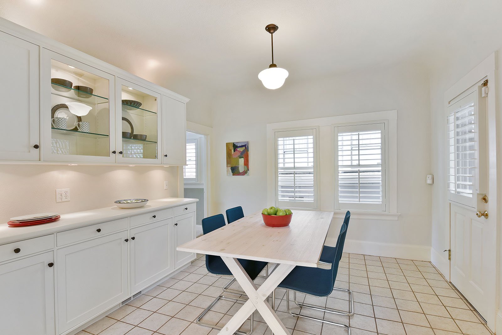 4026 Lakeshore Ave.
