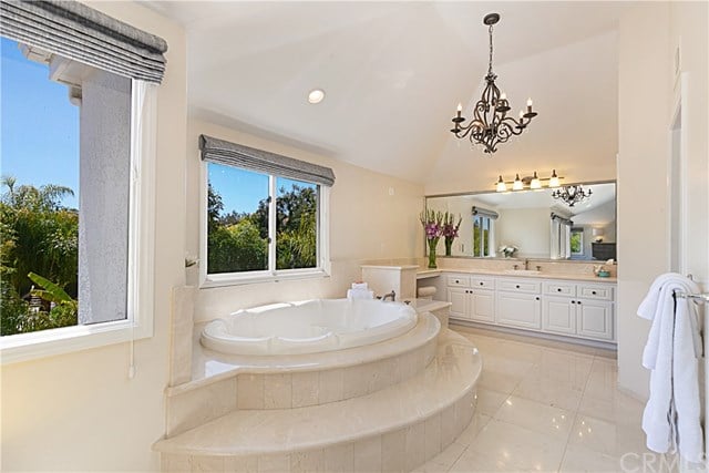 6652 Carriage Circle, Huntington Beach 