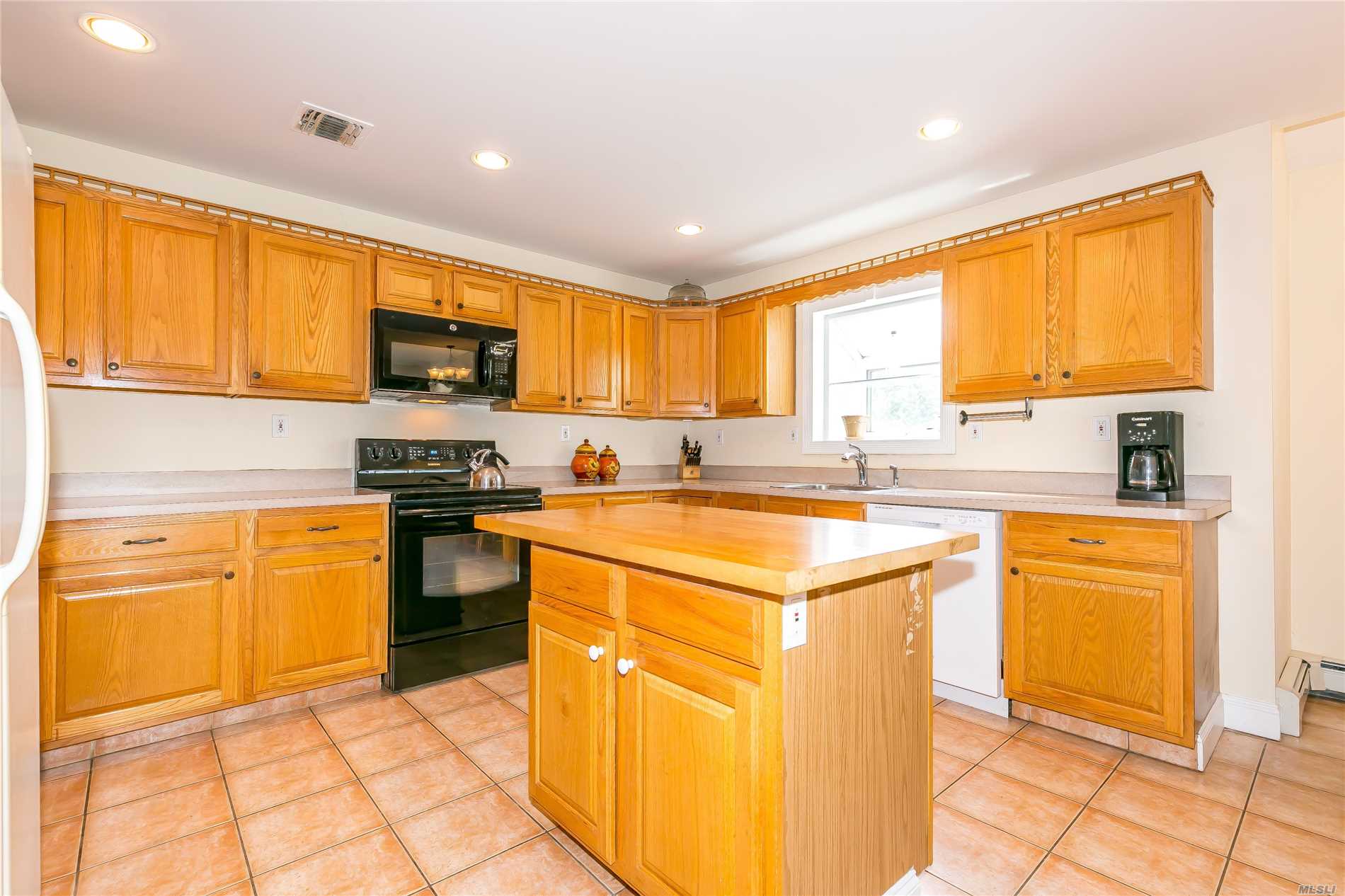 1 Mather Ct, Huntington Station