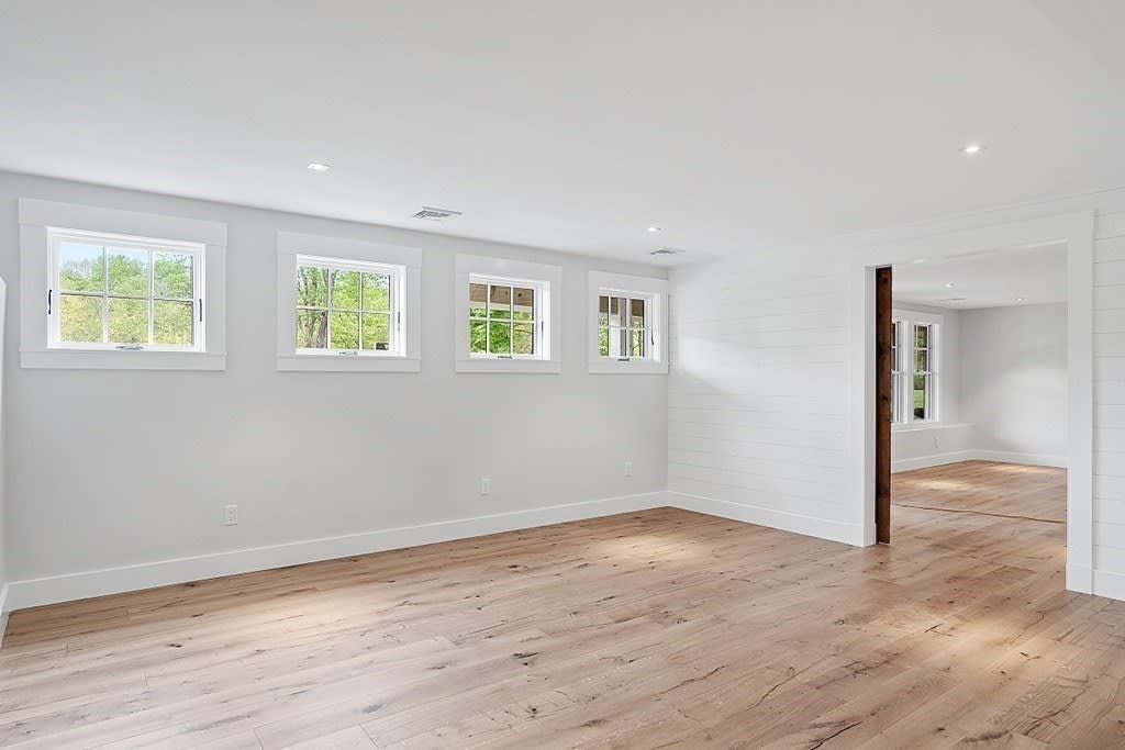 24 McCallar Lane