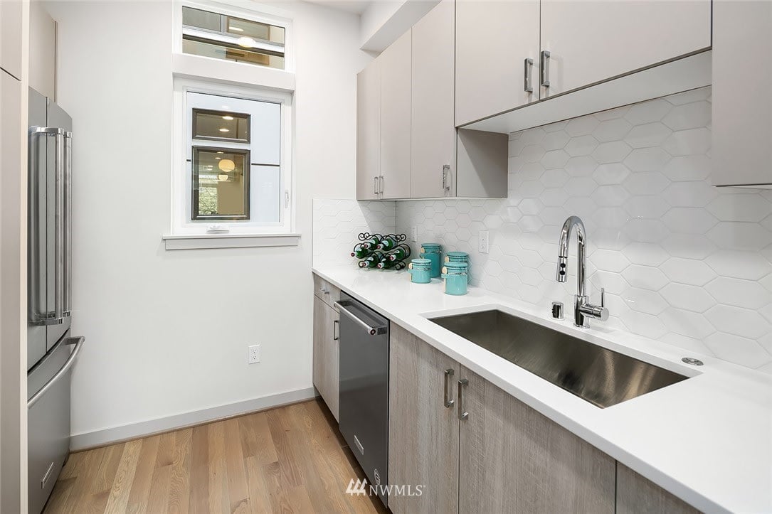 2116 3rd Avenue N, Seattle, WA 98109