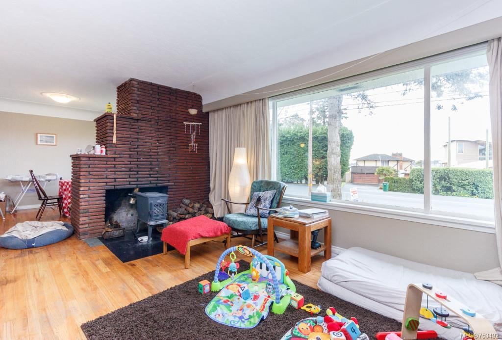 3922 Cadboro Bay Rd, Saanich