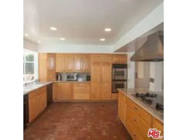 180 Surfview Dr
