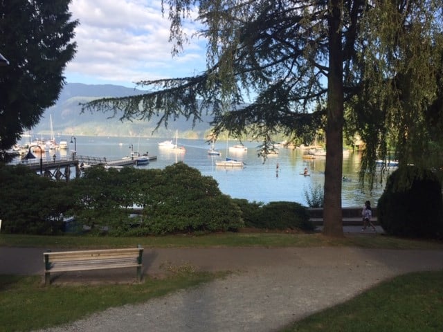 2044 Deep Cove Cres