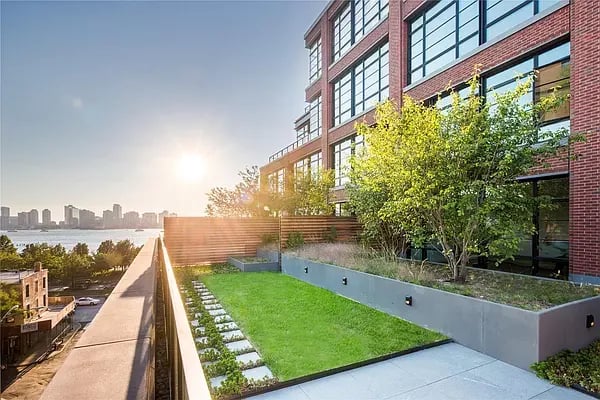 150 Charles Street Unit: 4CS