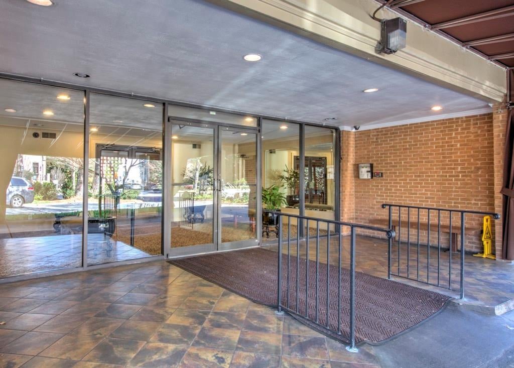 2637 Peachtree Rd NE 404