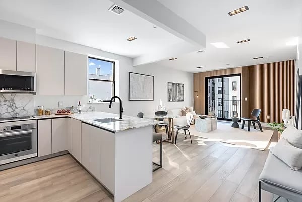 1015 President Street Unit: 2F