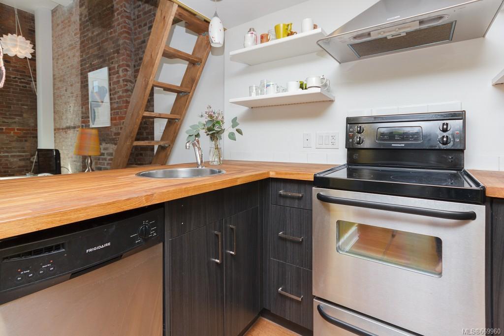 202-562 Yates St, Victoria