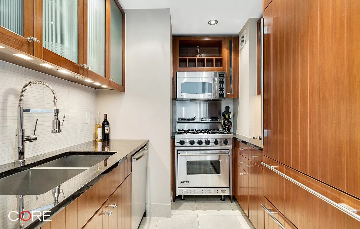 250 East 53rd Street Unit: 601