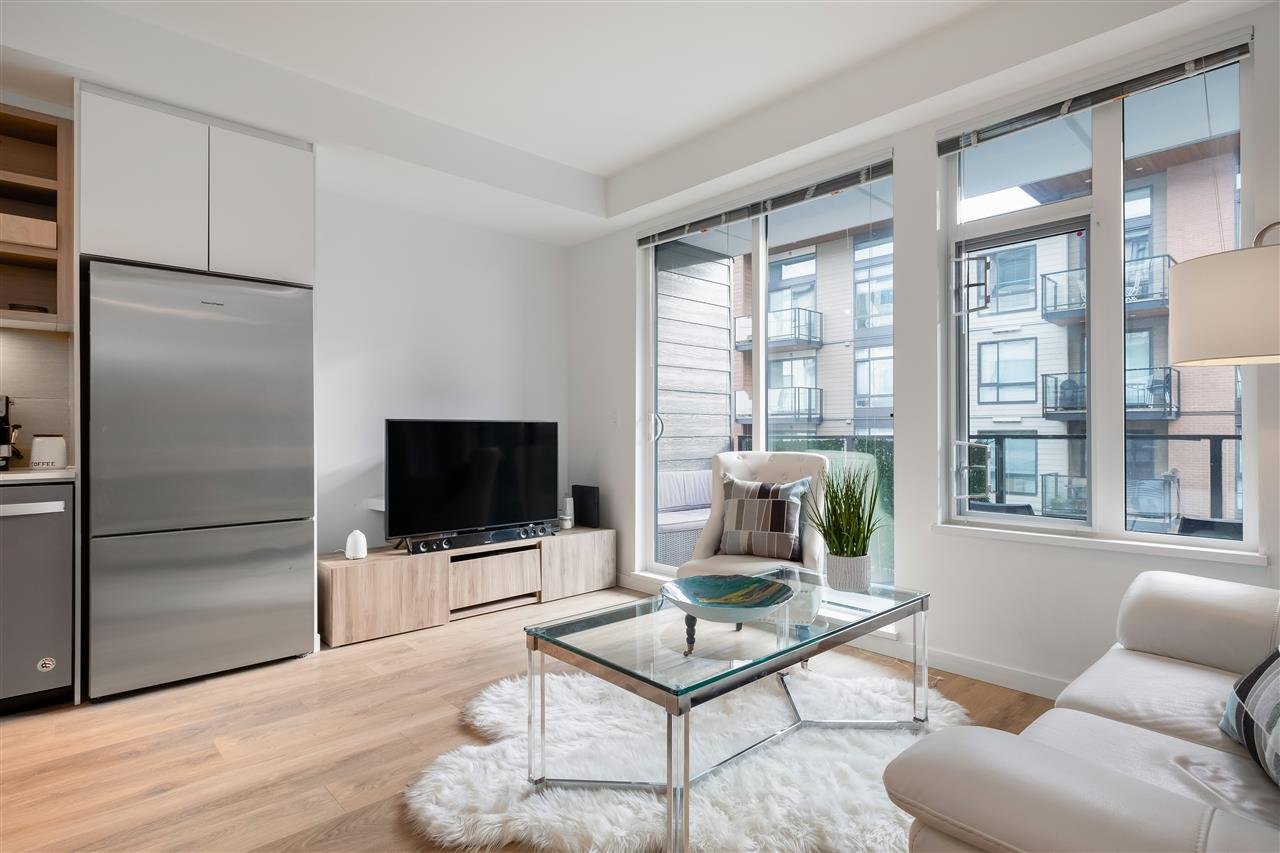 209-725 Marine Dr