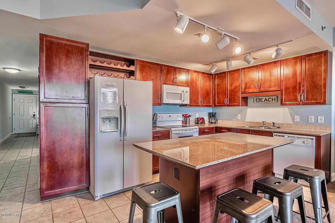 9902 S Thomas Drive Unit 635