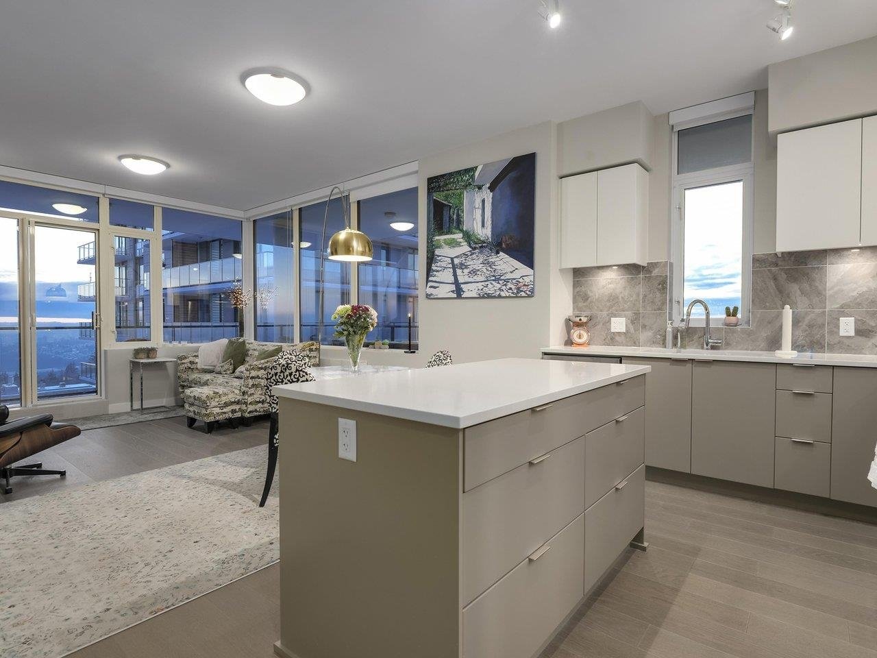 1402-8761 University Cres