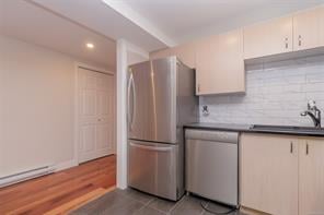 919 Selkirk Ave