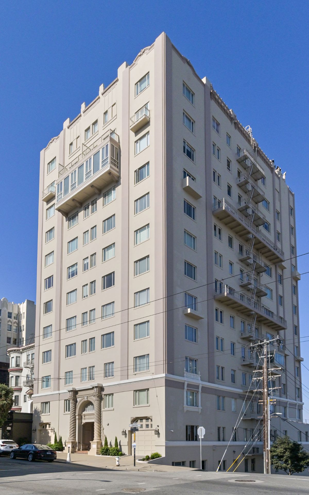  Prestigious Half Floor Apartment on Russian Hill