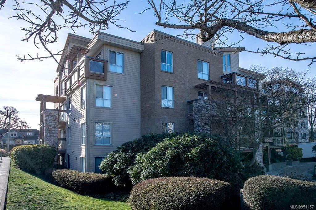 202-1225 Fort St