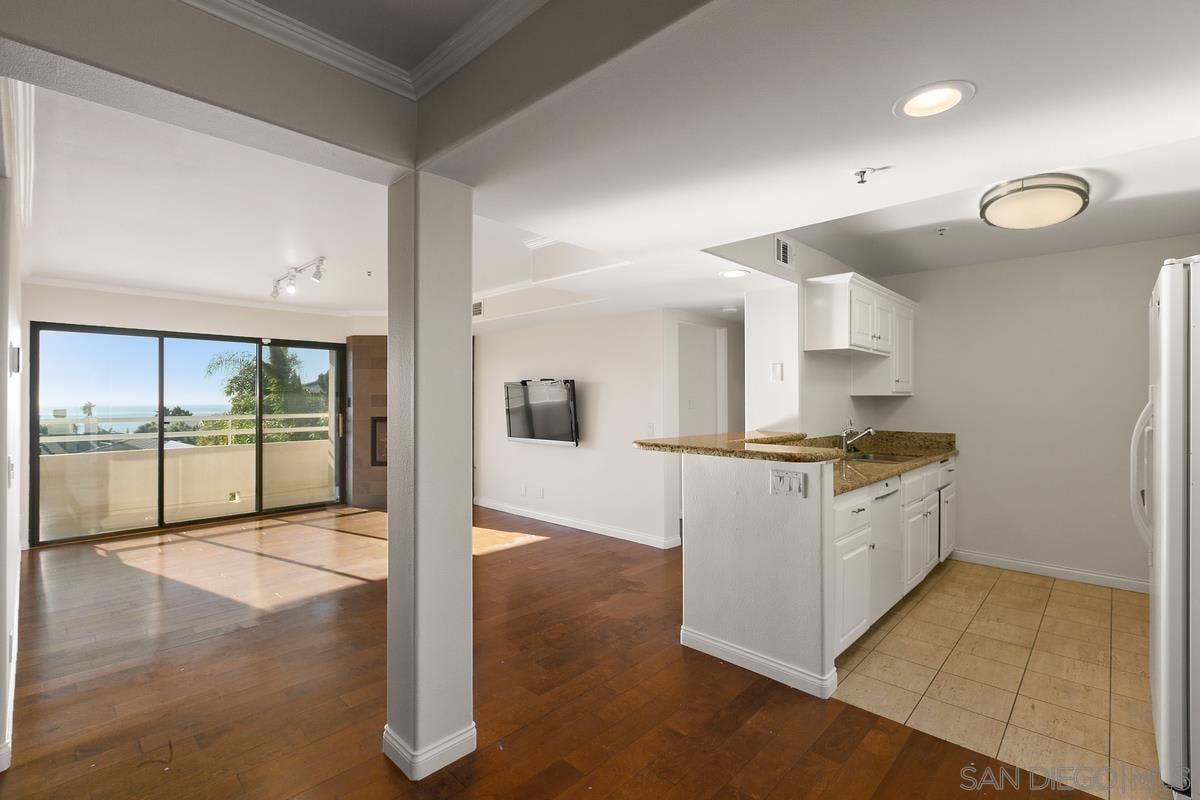 5726 La Jolla Blvd #206