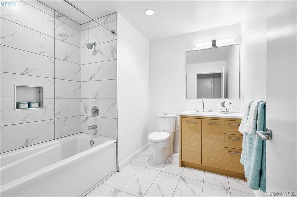 401-4011 Rainbow Hill Lane, Saanich