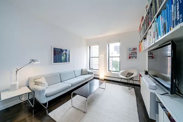 661 Tenth Ave Unit: 4E