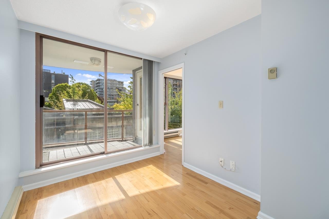 405-1633 W 8th Ave