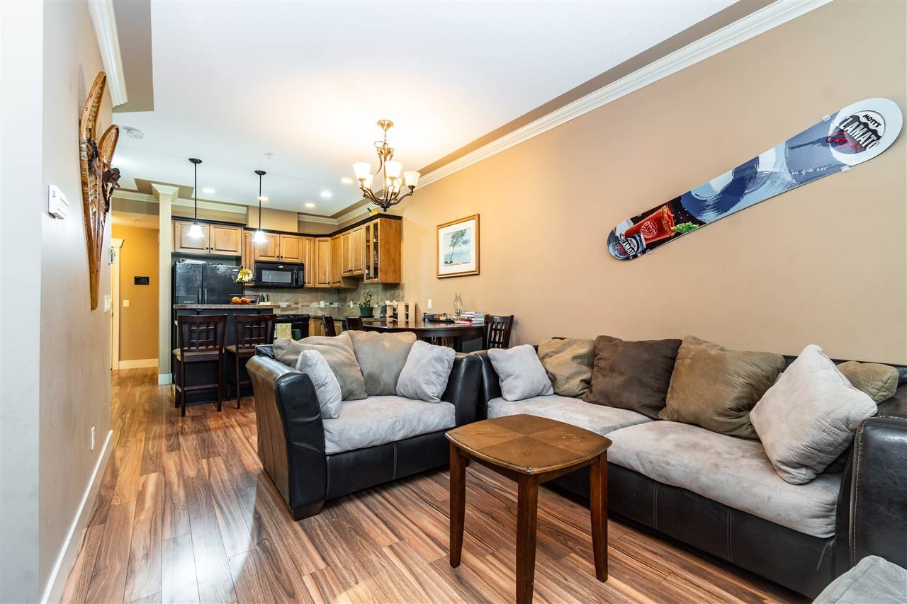 104-45893 Chesterfield Ave