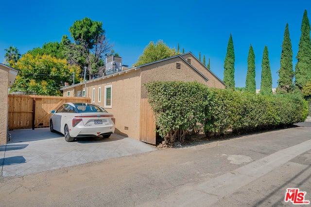 Adorable Cottage in Sherman Oaks for lease