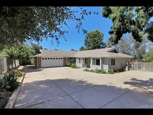 1082 Beverly Dr, Vista, CA 92084