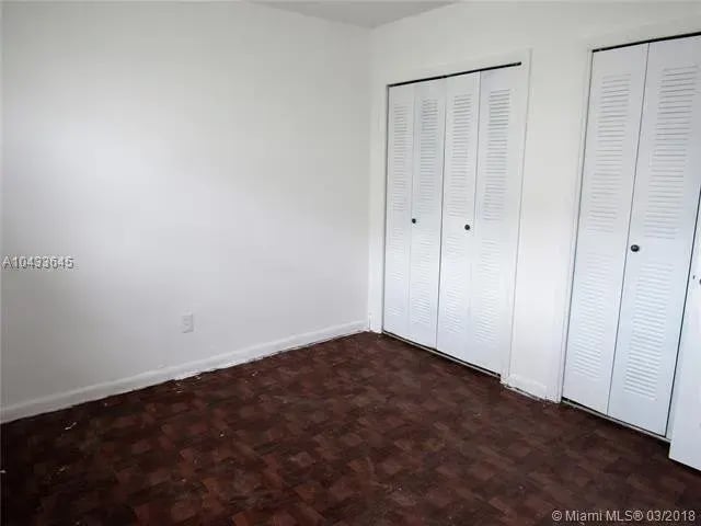 18 SW 10th St
