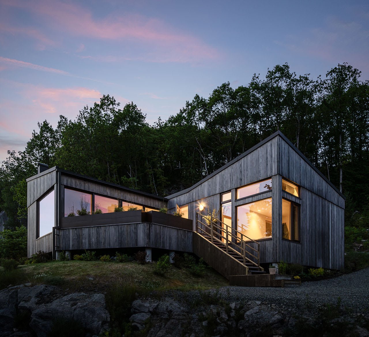 Modern Lakeside Cabin in Norway