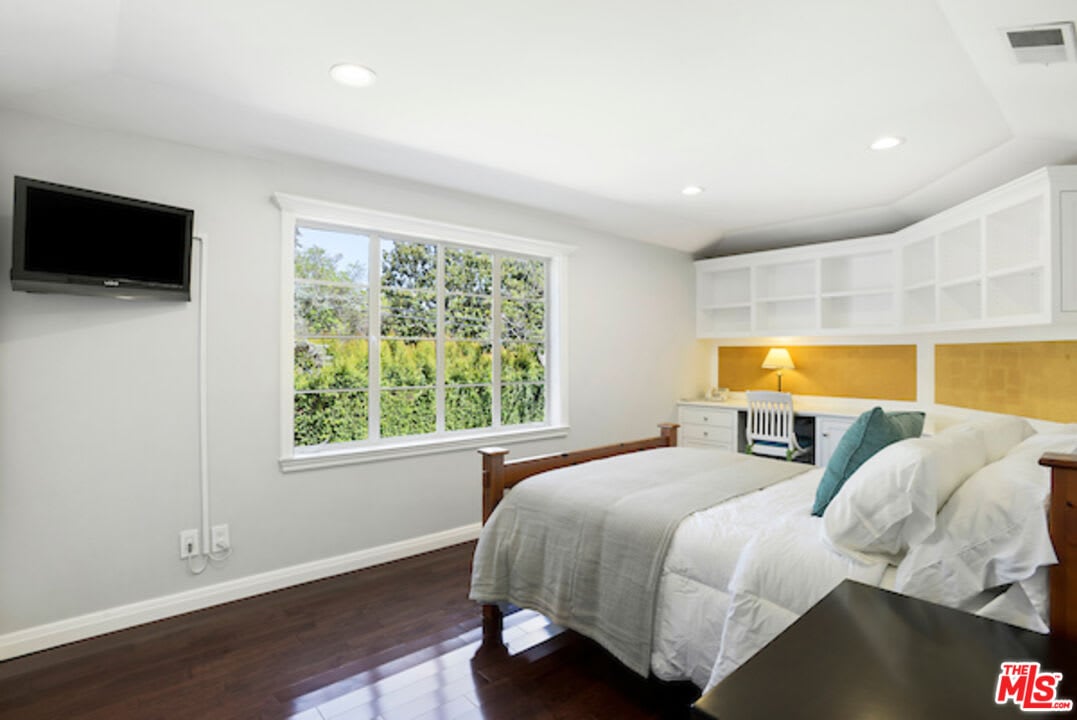Ridge Oasis
