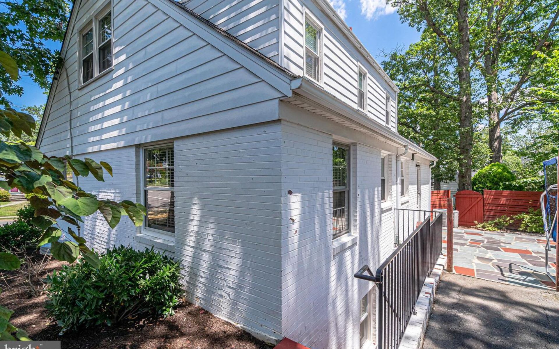 610 Crestwood Dr