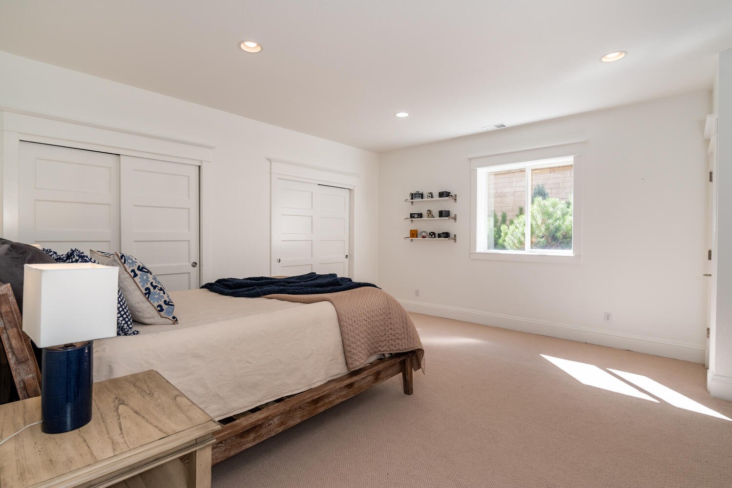 1686 Sunset Blvd