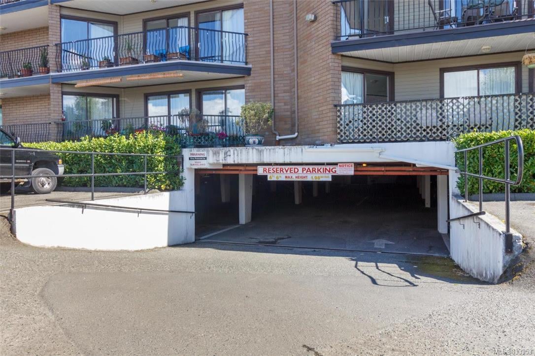 321-1870 McKenzie Ave, Saanich