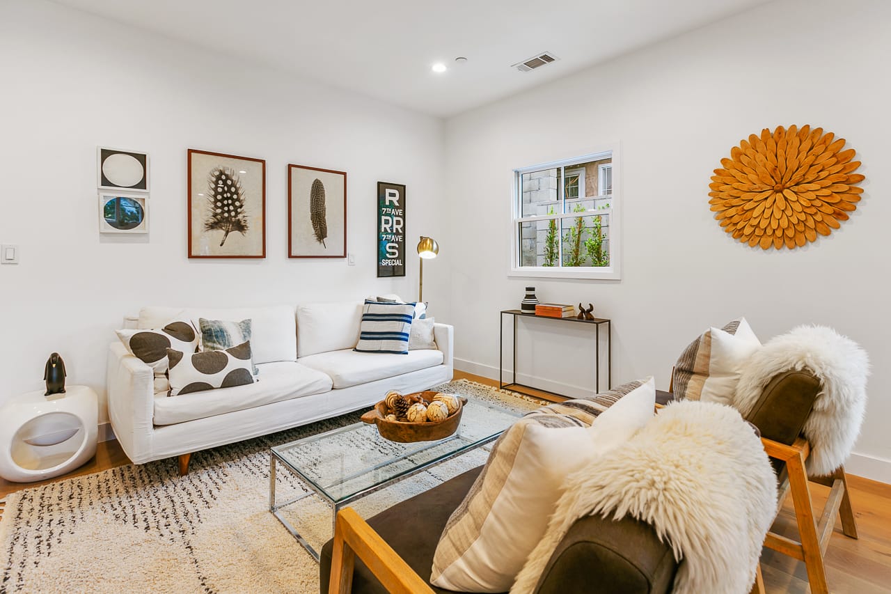 2878 Budau Ave