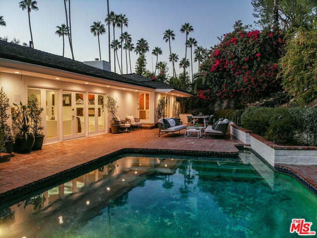 4450 Hayvenhurst Ave