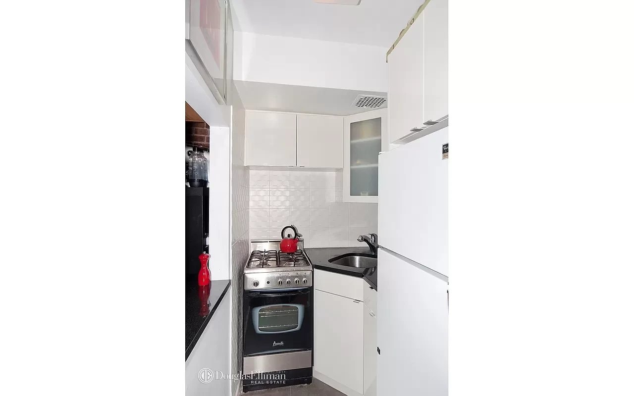 53 West 76th Street Unit: 8