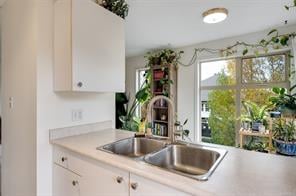 308-2527 Quadra St
