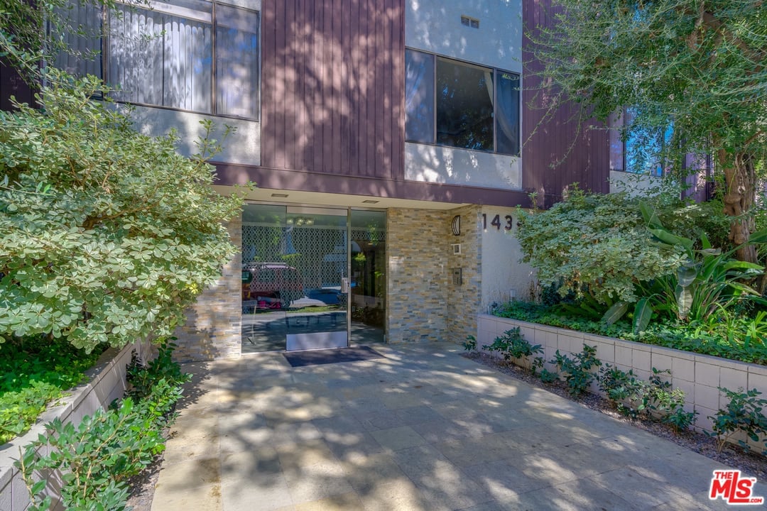 1434 Greenfield Ave, #304