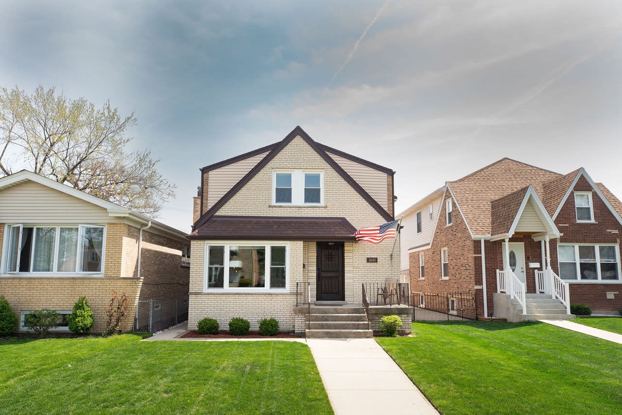 3645 N Pontiac Ave