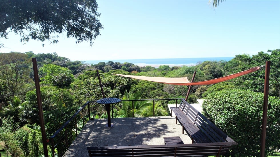 Home with White Water Views and Easy Access in Ojochal