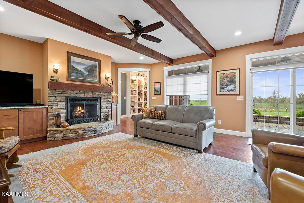 762 Lakeside Rd