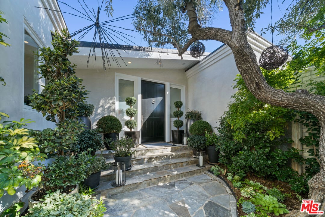 Lumina Villa